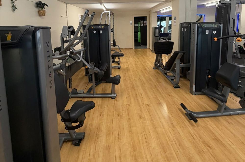 fitnessstudio-fitplus-woerth-am-rhein-geraetetraining-2