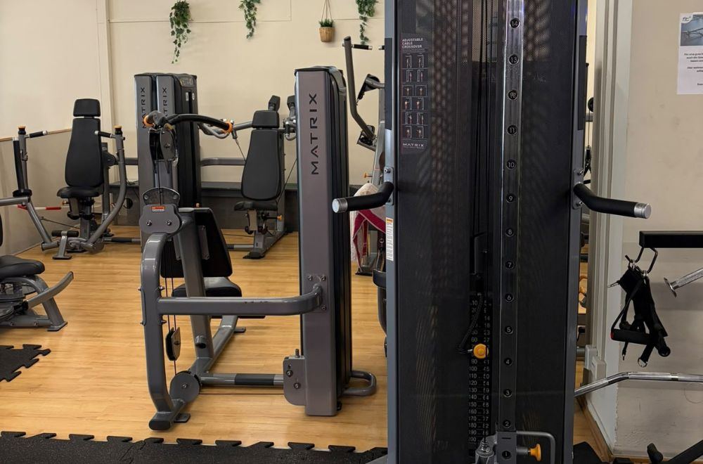 fitnessstudio-fitplus-woerth-am-rhein-geraetetraining